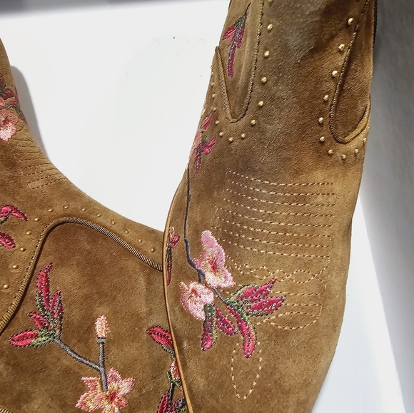 Ash Shoes - new New 💯 % beautiful  embroidery  boot...
